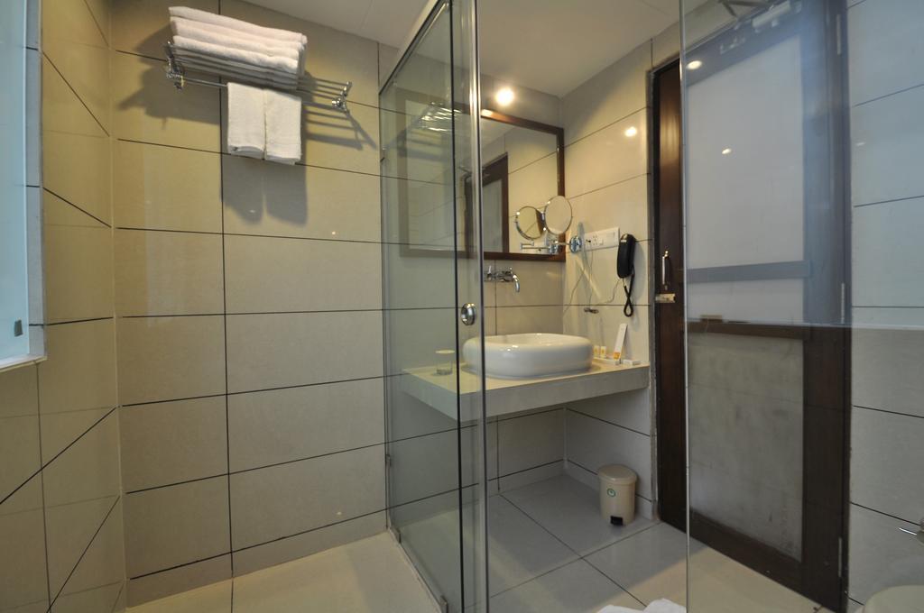 Le Grande Residency -Unmarried Couples Are Not Allowed Amhedabad Dış mekan fotoğraf