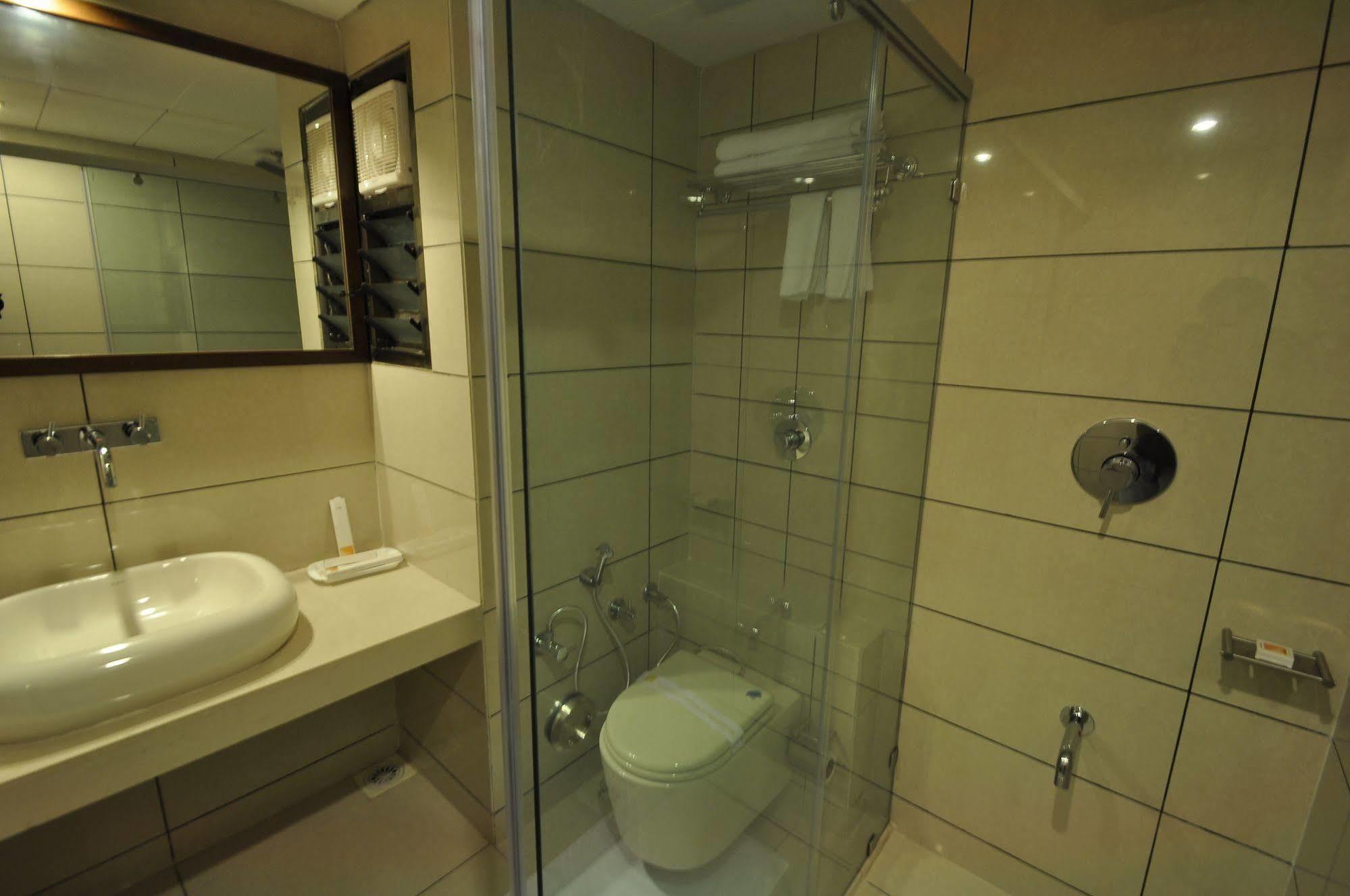Le Grande Residency -Unmarried Couples Are Not Allowed Amhedabad Dış mekan fotoğraf